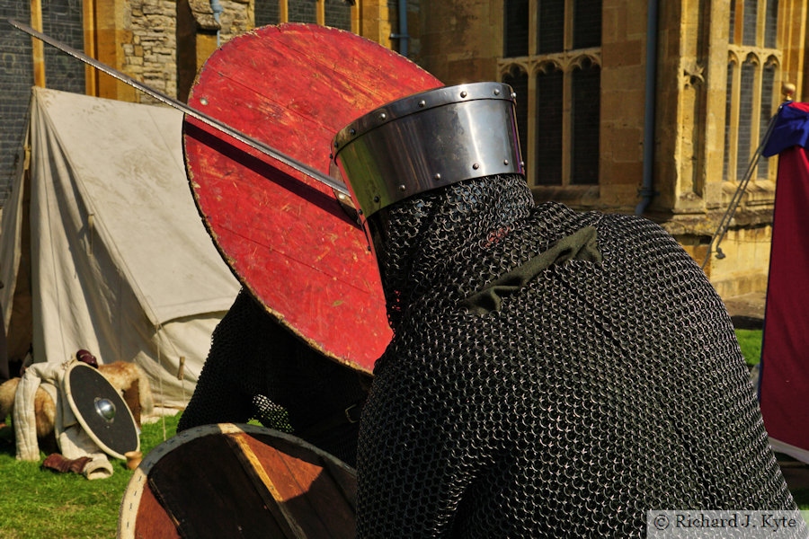 Swordfight, "Daenu Broedr" Re-enactors, Evesham Medieval Market 2020