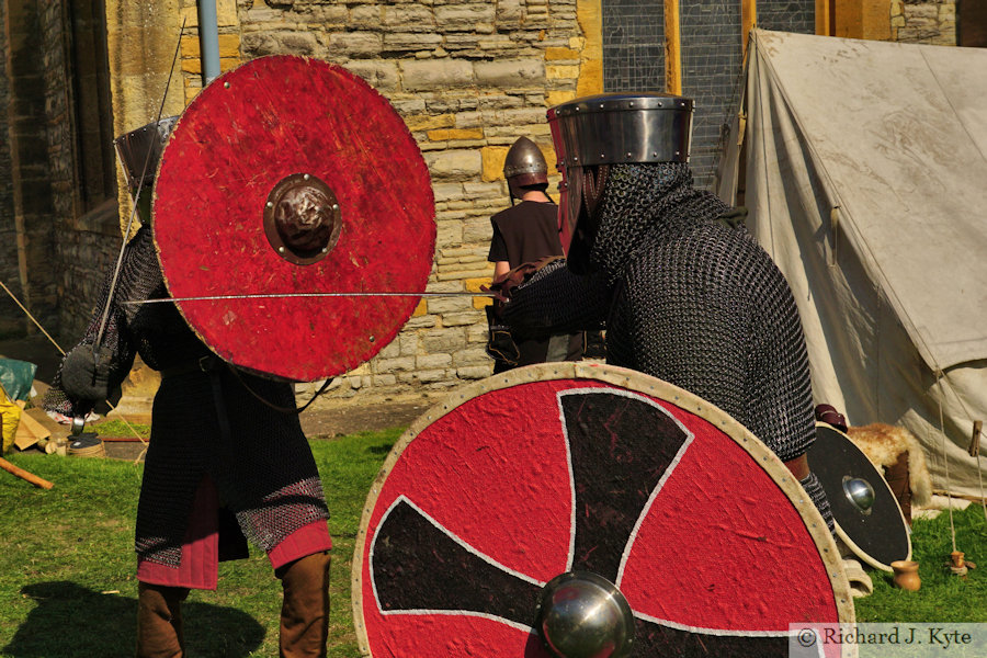 Swordfight, "Daenu Broedr" Re-enactors, Evesham Medieval Market 2020