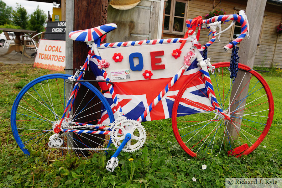 Bike 18: "The Queen’s Lovely Jubly Jubilee" by St Andrew's Primary School, Vale Active Art 2022