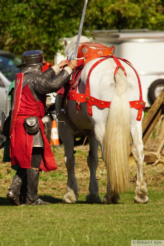 "de Montfort" dismounts, Battle of Evesham Re-enactment 2022