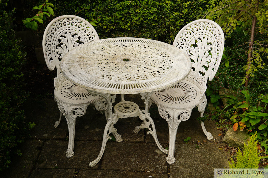 Table and Chairs, Garden 9: "Manor Cottage", Cropthorne Walkabout 2024
