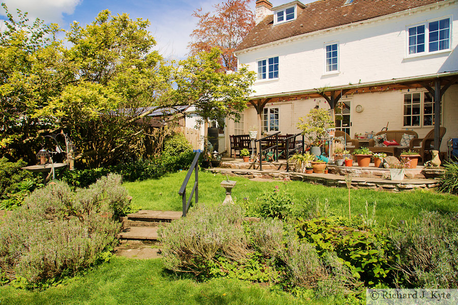 Garden 16: "Bank House", Cropthorne Walkabout 2024