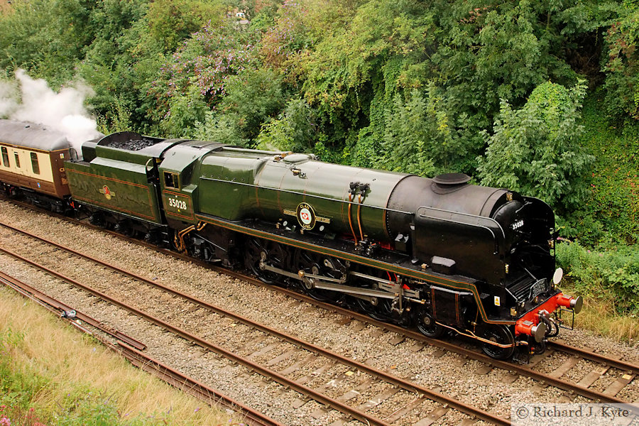 SR "Merchant Navy" class 35028 "Clan Line" passes through Evesham with the Down "Cotswold Venturer" Tour (Service 1Z44) 