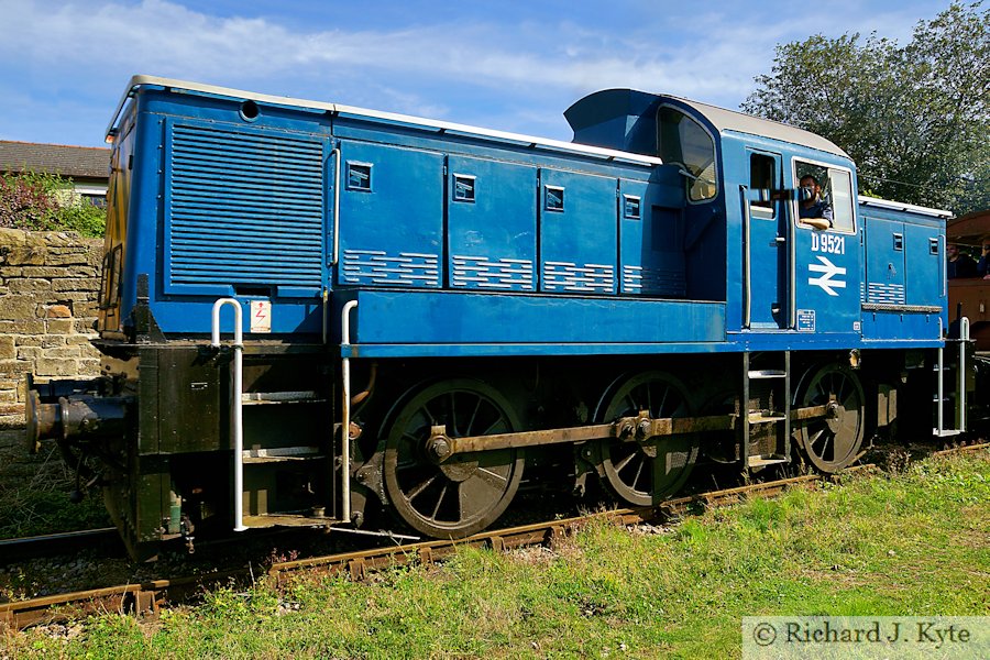 Class 14 Diesel-hydraulic no. D9521 passes through Whitecroft, heading for Parkend, Dean Forest Railway Diesel Gala