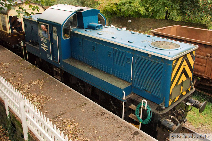 Class 14 Diesel-hydraulic no.D9521 passes through St Mary's Halt, Lydney  with a Parkend-bound train, Dean Forest Railway 50th Anniversary Gala