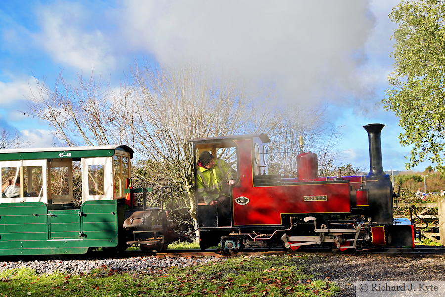 "Monty" heads for Country Park Halt, Evesham Vale Light Railway
