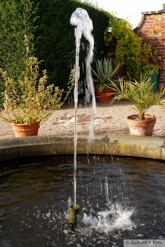 Fountain, Westbury Court Garden, Gloucestershire