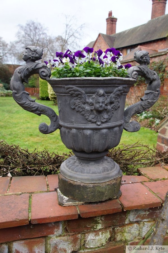 Urn, The Greyfriars, Worcester