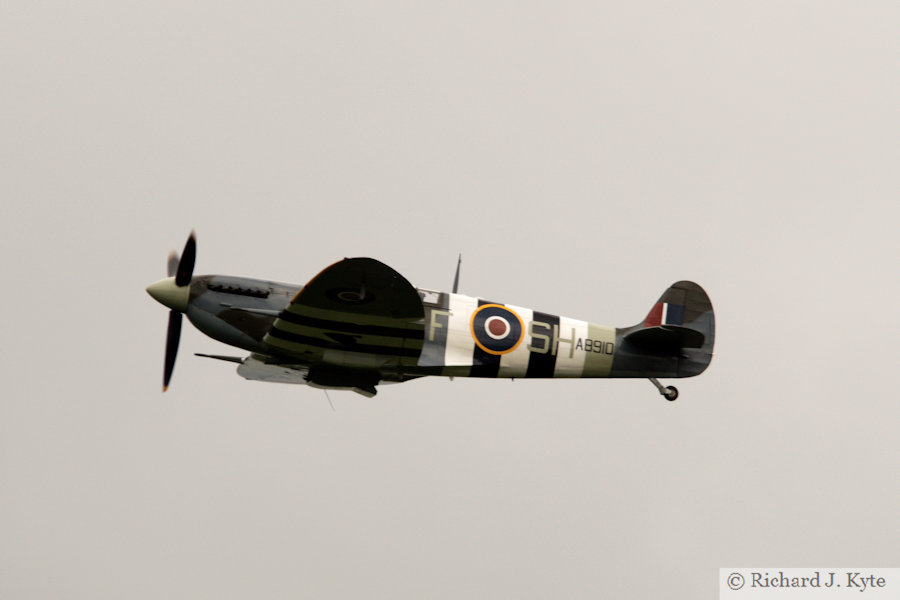 Supermarine Spitfire MK Vb (AB910), Evesham Vale Light Railway Heritage Transport Gala