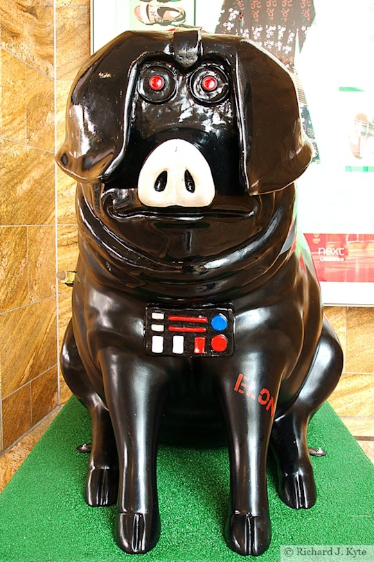 Pig 21b : "Pork Vader", Henson Pig Trail 2017, Gloucestershire