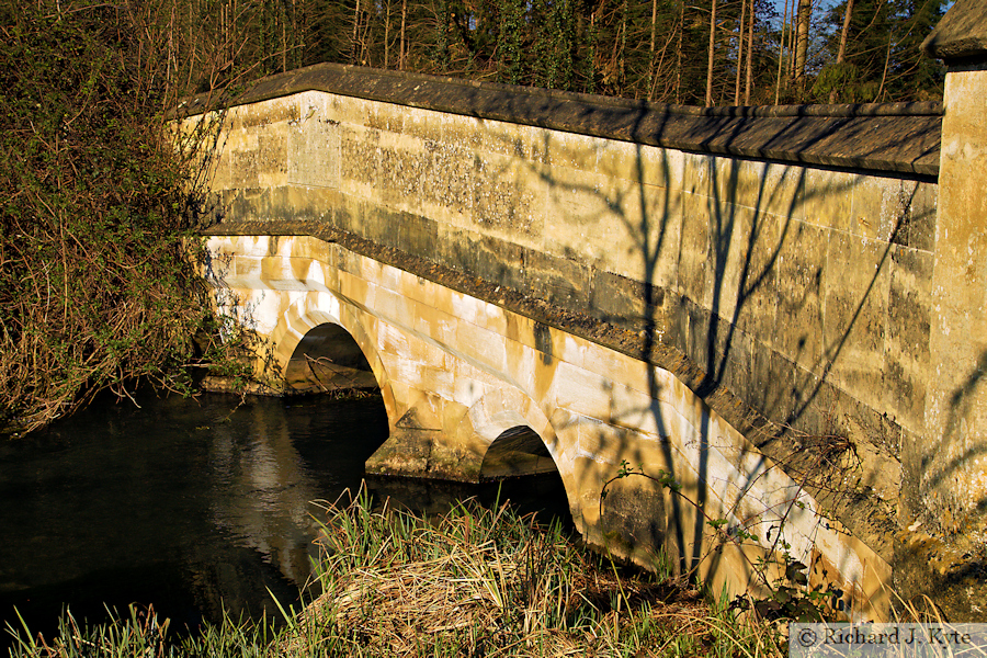 Bridge, River Windrush, Bourton-on-the-Water, Cotswolds, Gloucestershire