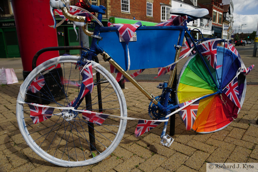 Bike 2: "Evesham Town Council" by Evesham Town Council