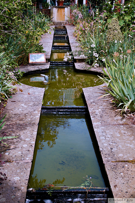 Rill, Garden 1:  "Lansdowne House", Fladbury Walkabout 2026