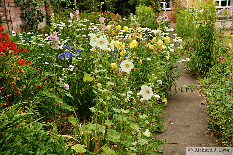 Flowerbed, Garden 5: "Manor Cottage West", Fladbury Walkabout 2026